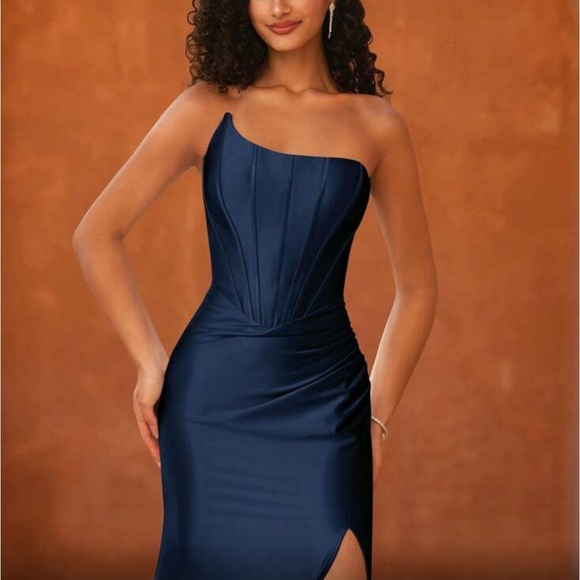 Elegant Navy Blue Tube Evening Gown - Picture 6 of 8
